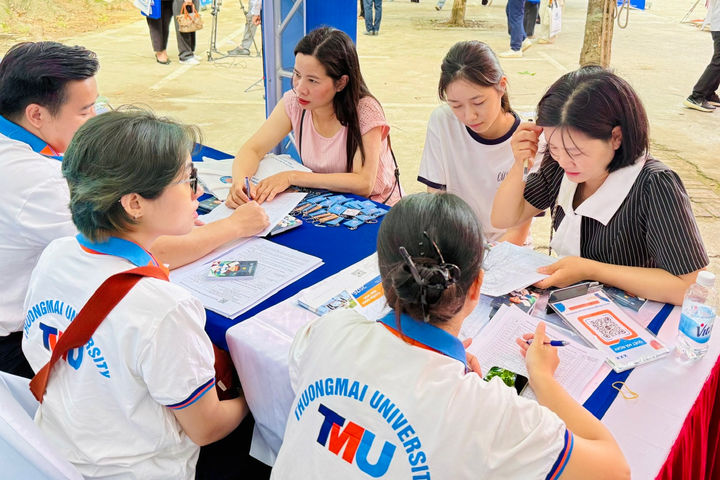 Trường Đại học Thương mại công bố bảng quy đổi các phương thức xét tuyển 2026