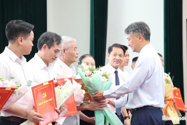Đảng ủy xã Vĩnh Thanh kiện toàn cấp ủy 11 chi bộ thôn