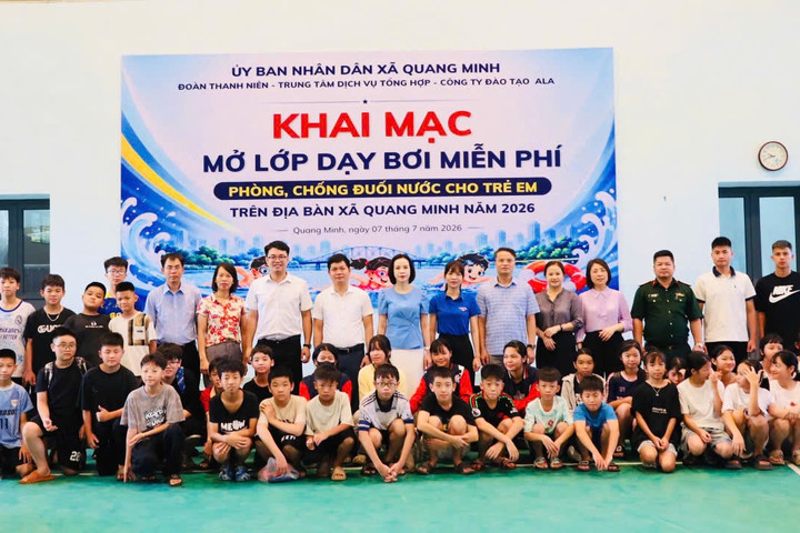 Xã Quang Minh khai mạc lớp dạy bơi miễn phí phòng, chống đuối nước cho trẻ em năm 2026