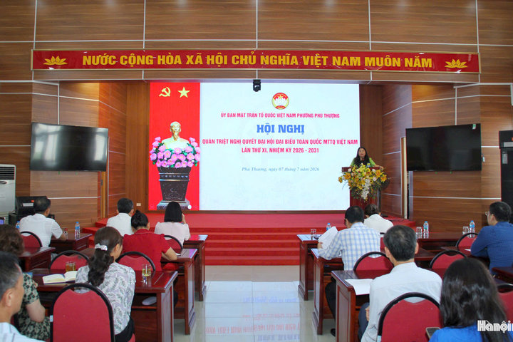 Cán bộ Mặt trận phường Phú Thượng q uán triệt Nghị quyết Đại hội MTTQ lần thứ XI