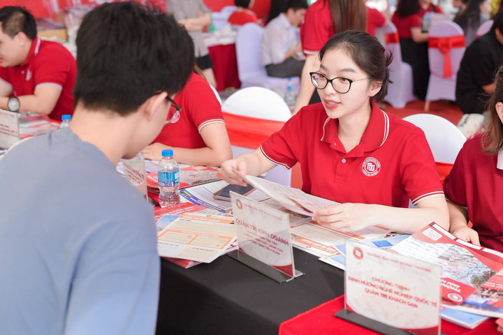 Nhiều trường đại học công bố điểm sàn, điểm quy đổi năm 2026