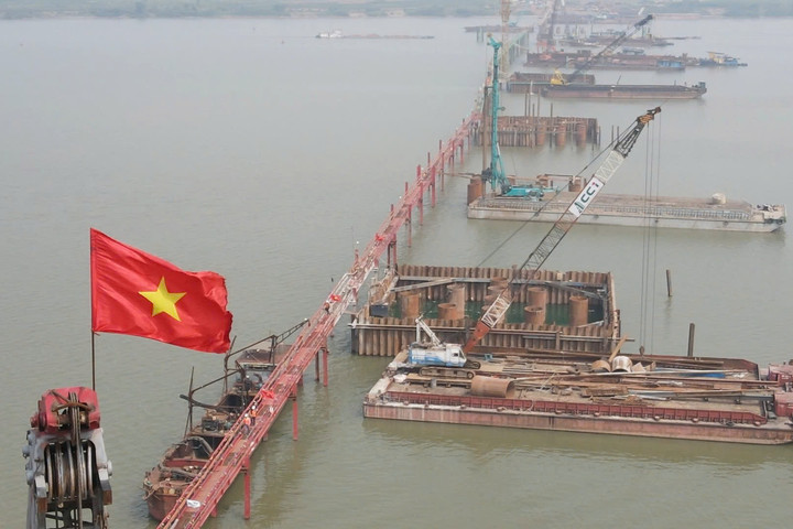 30 mũi thi công tăng tốc hoàn thành dự án cầu Hồng Hà