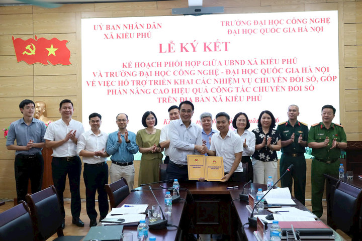 Xã Kiều Phú phối hợp Trường Đại học Công nghệ thúc đẩy chuyển đổi số từ cơ sở