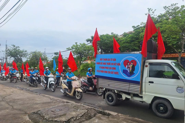 Xã Ngọc Hồi tuyên truyền lưu động hưởng ứng Ngày Dân số Thế giới