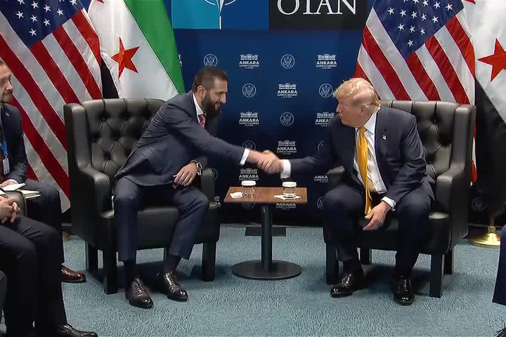 Tổng thống Donald Trump đưa Syria ra khỏi danh sách quốc gia tài trợ khủng bố