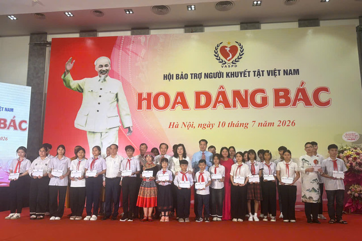 170 tấm gương nghị lực tỏa sáng trong chương trình "Hoa dâng Bác"