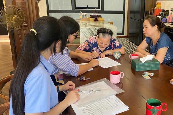 Hà Nội tổ chức đợt cao điểm chi trả lương hưu, trợ cấp BHXH không bị gián đoạn