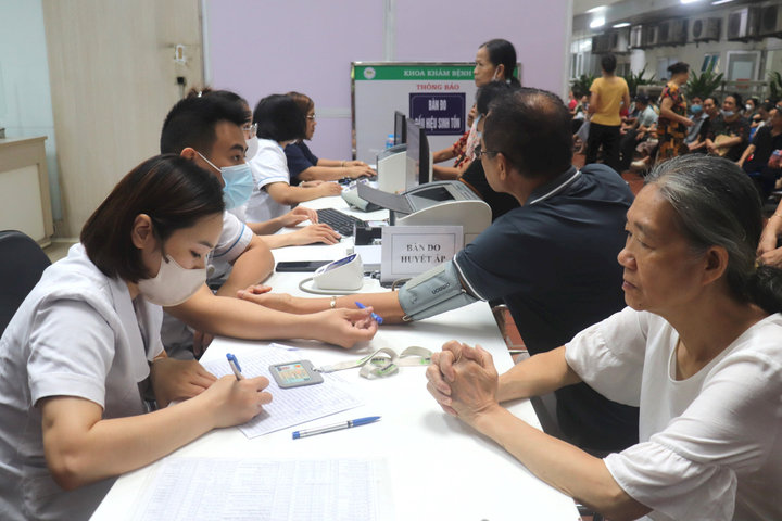 Phường Bạch Mai khám sức khỏe miễn phí cho người dân