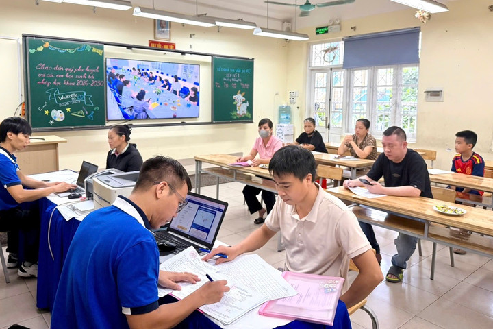 Khép lại đợt tuyển sinh trực tuyến đầu cấp: Hà Nội tiếp tục hỗ trợ phụ huynh