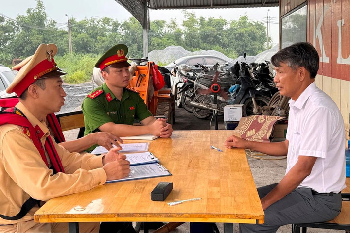 Quản lý bến bãi đường thuỷ: Bảo vệ an toàn đê điều trong mùa mưa bão