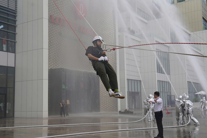 Hà Nội diễn tập phương án chữa cháy, cứu nạn, cứu hộ tại Lotte Mall West Lake Hanoi