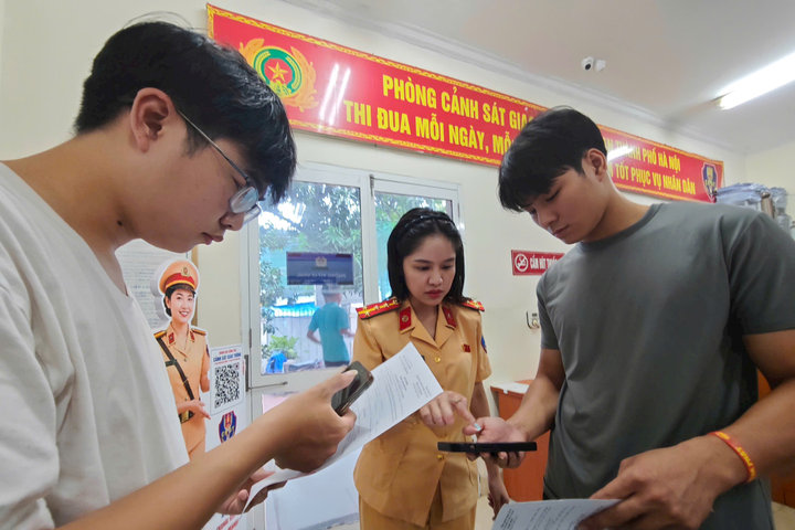 Người dân có thể tự tra cứu thời gian, tiến độ cấp đổi bằng lái xe