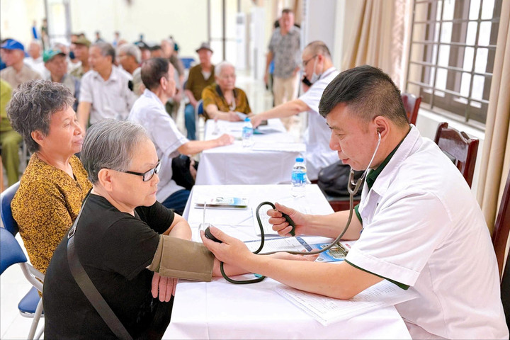 Đưa chăm sóc sức khỏe nhân dân bước sang giai đoạn phát triển mới