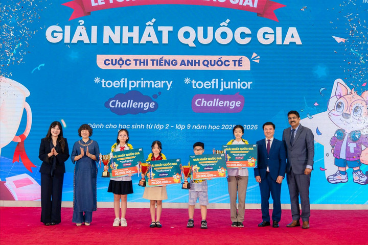 Học sinh Hà Nội thắng lớn tại cuộc thi tiếng Anh TOEFL Challenge