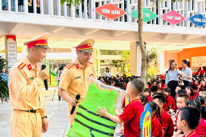 Tin tức đặc biệt trên ấn phẩm Hànộimới ngày 14-7-2026