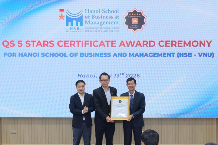 Trường Đại học Quản trị và Kinh doanh đón nhận chứng nhận QS Stars 5 sao
