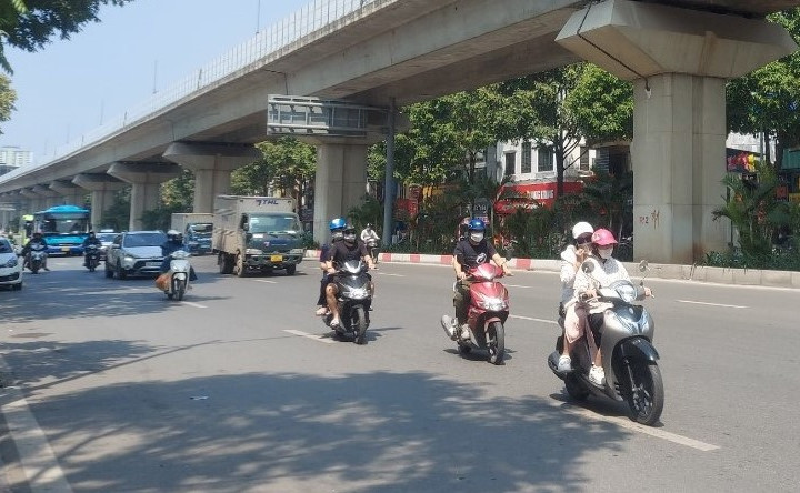 Hà Nội nắng nóng, nhiệt độ cao nhất 37 độ C