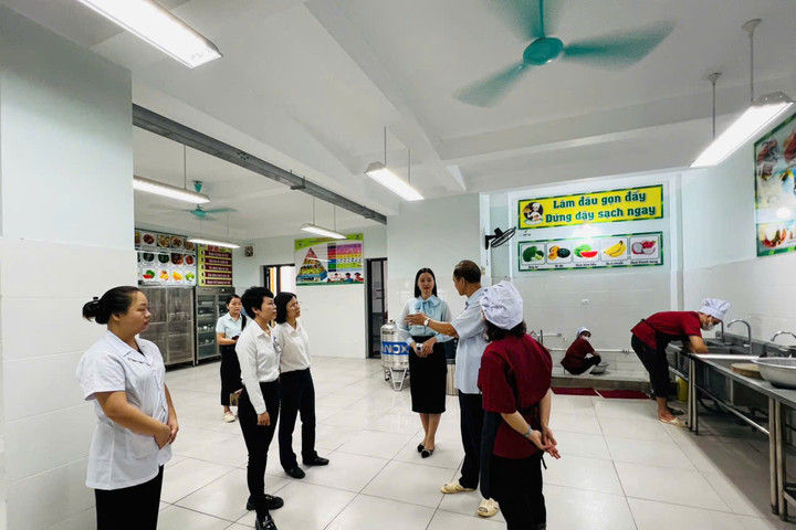 Phường Tây Tựu tăng cường quản lý an toàn thực phẩm, xử lý nghiêm các vi phạm