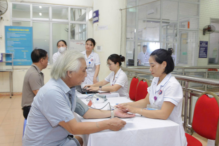 Bệnh viện Đa khoa Y học cổ truyền Hà Nội khám sức khỏe định kỳ miễn phí cho người dân