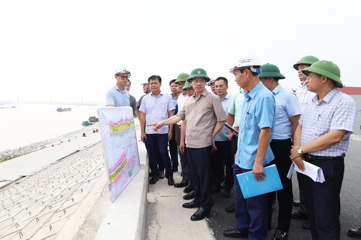 Hà Nội tăng sức chống chịu của đê điều