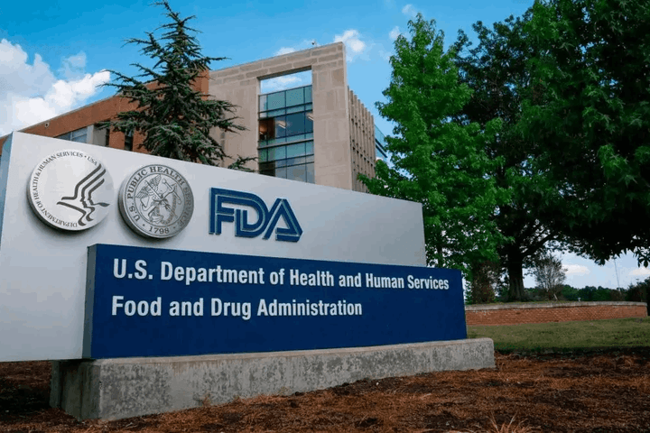 FDA đối mặt sức ép vì thuốc lá điện tử