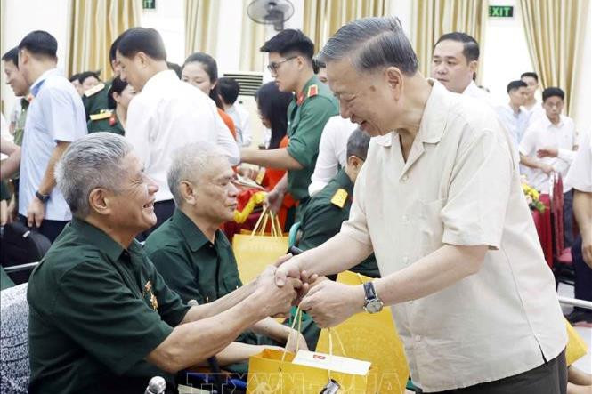 Tổng Bí thư, Chủ tịch nước Tô Lâm thăm Trung tâm Điều dưỡng thương binh Thuận Thành (tỉnh Bắc Ninh)