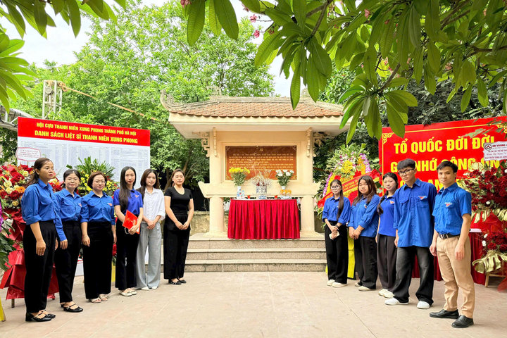 Tuổi trẻ Văn phòng Thành ủy Hà Nội dâng hương tri ân tại địa chỉ đỏ Bến phà Khuyến Lương