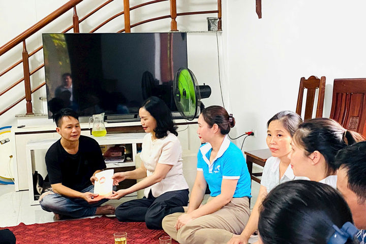 Xã Ô Diên lan tỏa yêu thương, tiếp sức người mẹ trẻ vượt qua bạo bệnh