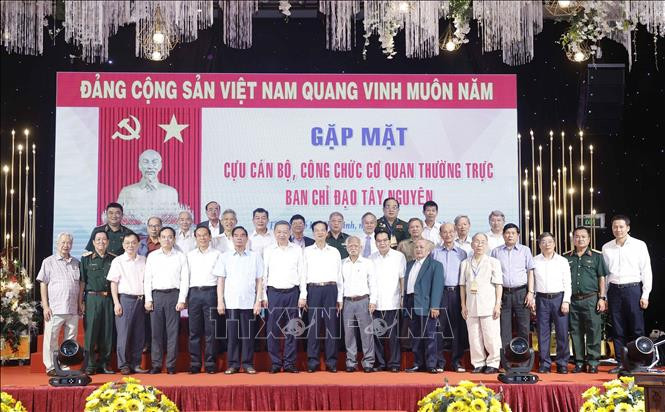 Tổng Bí thư, Chủ tịch nước Tô Lâm gặp mặt cựu cán bộ, công chức Cơ quan Thường trực Ban Chỉ đạo Tây Nguyên