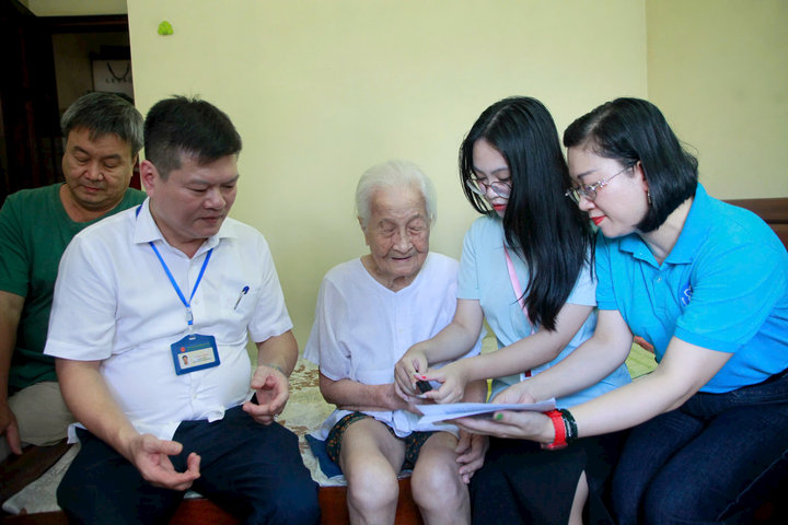 Hà Nội đẩy nhanh hỗ trợ người dân hoàn thiện thủ tục nhận lương hưu