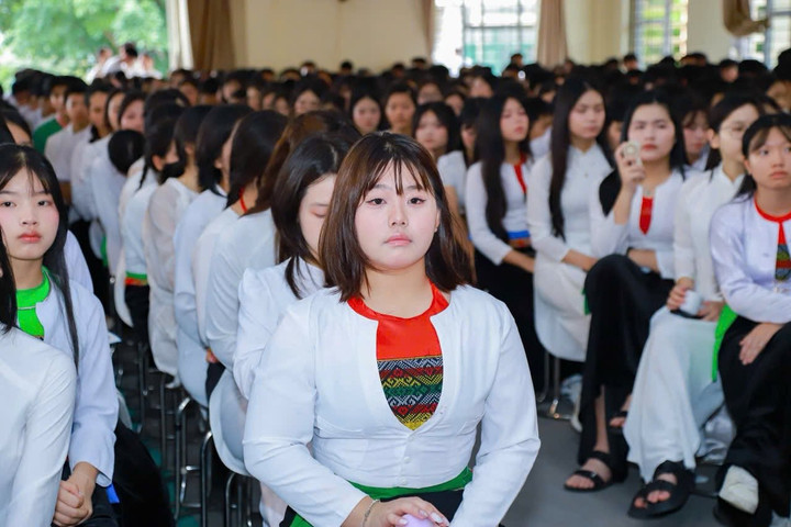 Nhiều chính sách ưu tiên đặc biệt với học sinh dân tộc thiểu số rất ít người