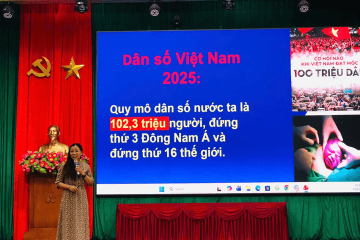 Xã Hồng Sơn: Tuyên truyền Luật Thủ đô (sửa đổi) và truyền thông chăm sóc sức khỏe phụ nữ cao tuổi