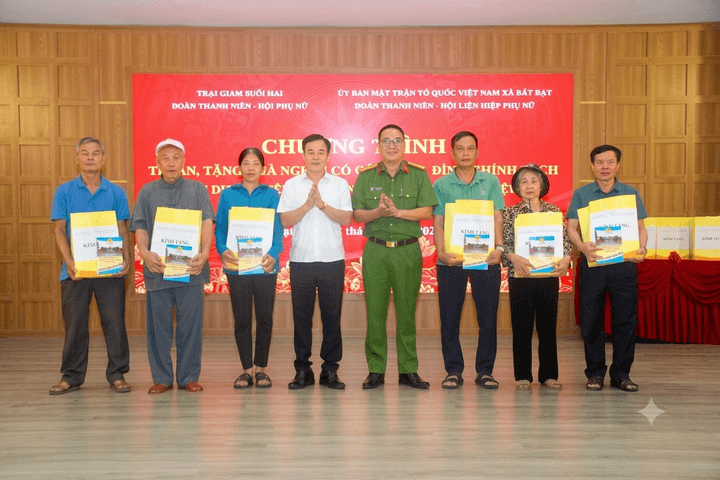 Tri ân gia đình chính sách xã Bất Bạt