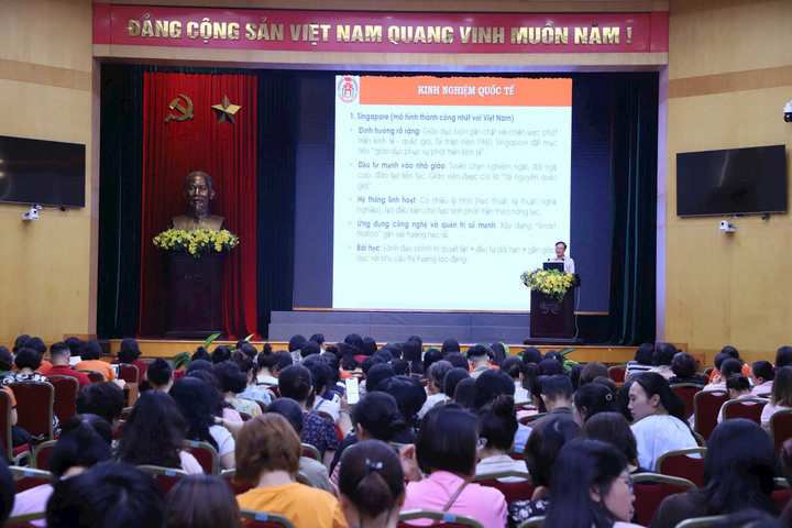 Bồi dưỡng chính trị hè cho cán bộ quản lý giáo dục, giáo viên phường Hoàn Kiếm
