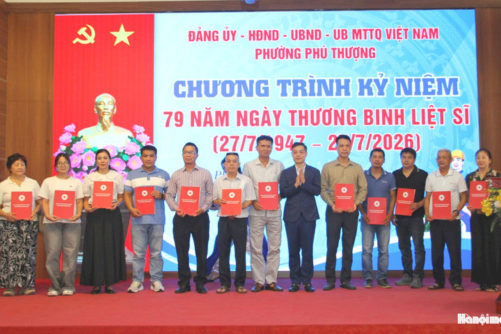 Phường Phú Thượng tri ân người có công nhân kỷ niệm 79 năm Ngày Thương binh - Liệt sĩ