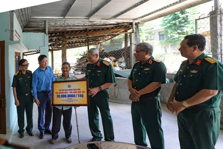 Hỗ trợ cho các nạn nhân bom mìn tại 2 xã Sơn Tịnh và Đông Sơn, tỉnh Quảng Ngãi