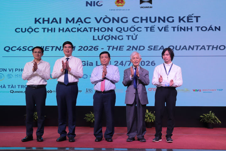 Gần 100 thí sinh tham gia vòng chung kết cuộc thi Hackathon lượng tử