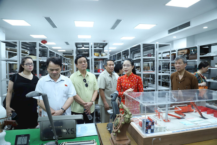 GS.TS-AHLĐ-TTND Nguyễn Anh Trí: Của “để dành” không phải cho riêng mình