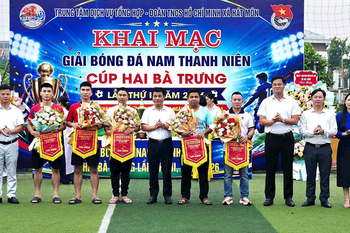 Xã Hát Môn khai mạc Giải bóng đá thanh niên Cúp Hai Bà Trưng
