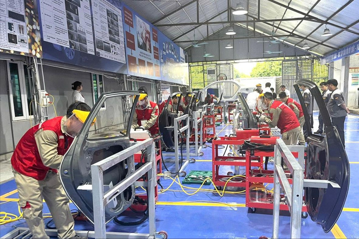 Hơn 50 ứng viên hoàn thành kỳ đánh giá kỹ năng nghề ô tô chuẩn E-7-3 đầu tiên tại Việt Nam