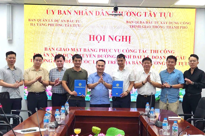 Phường Tây Tựu bàn giao mặt bằng thực hiện dự án đường Vành đai 3,5
