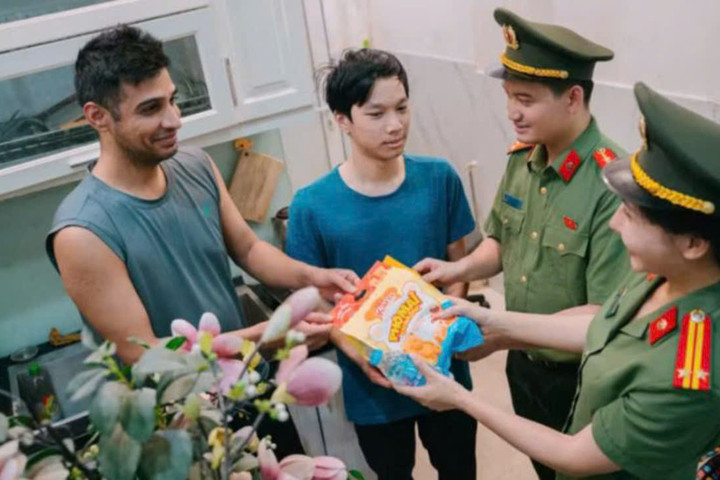 Nâng cao hiệu quả quản lý lưu trú và hoạt động của người nước ngoài từ cơ sở