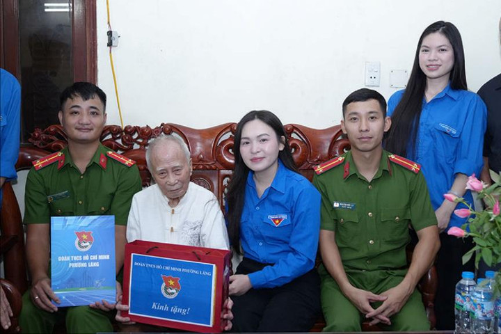 Tuổi trẻ phường Láng tri ân cựu thanh niên xung phong nhân dịp 27-7