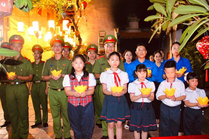 Tuổi trẻ Thủ đô đồng loạt thắp nến tri ân Anh hùng liệt sĩ