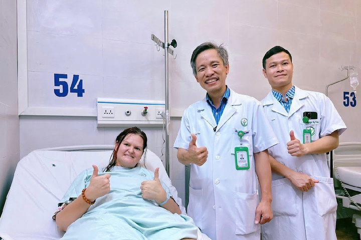 Vượt hơn 9.000 km đến Việt Nam thay khớp háng, chấm dứt 10 năm sống cùng đau đớn