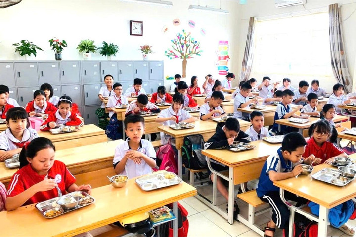 Hơn 633.000 học sinh Hà Nội được hỗ trợ bữa ăn bán trú