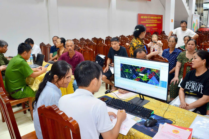 Phường Tùng Thiện đồng loạt cập nhật dữ liệu đất đai tại 6 tổ dân phố