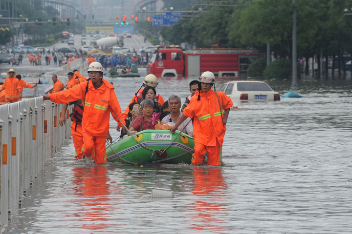 Bão Noul đi qua, nhiều tỉnh Trung Quốc căng mình ứng phó mưa lũ