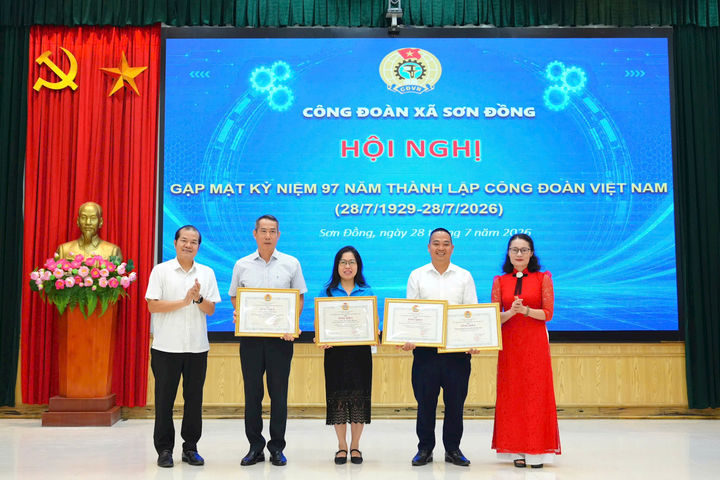 Sơn Đồng: Tuyên dương nhiều tập thể, cá nhân tiêu biểu nhân kỷ niệm 97 năm Ngày thành lập Công đoàn Việt Nam