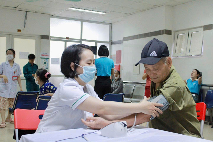 "Đầu tư" sớm để sống khỏe khi về già